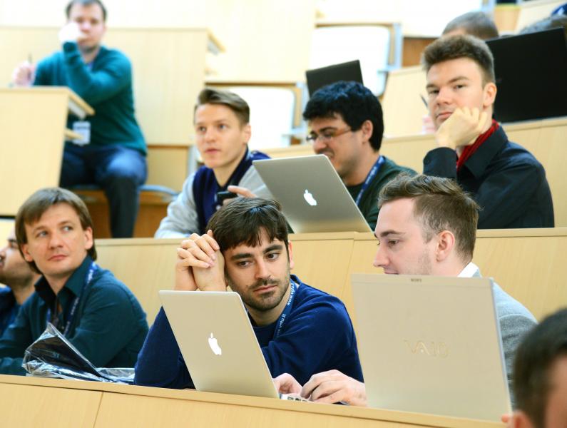 Prasidėjo mokslo ir technologijų lyderio CERN stovykla IT entuziastams